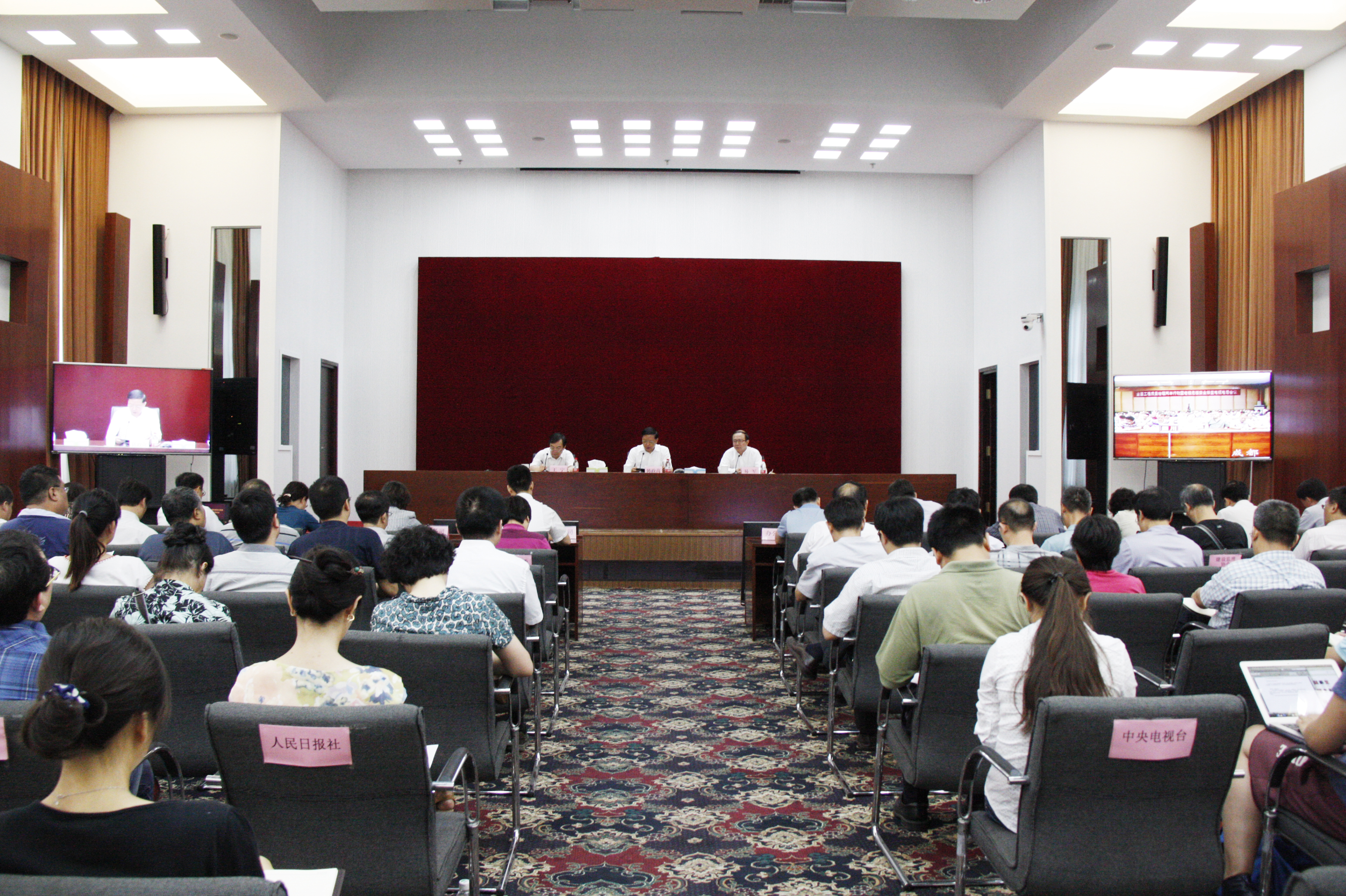 陈政高在全国老楼危楼安全排查电视电话会议上